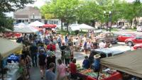 Murfreesboro Saturday Market in Mufreesboro Tennessee people enjoying the Murfreesboro Saturday Market in Mufreesboro Tennessee