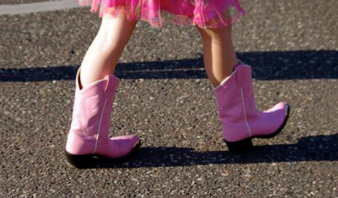 Little Cowgirl walking in Nashville 